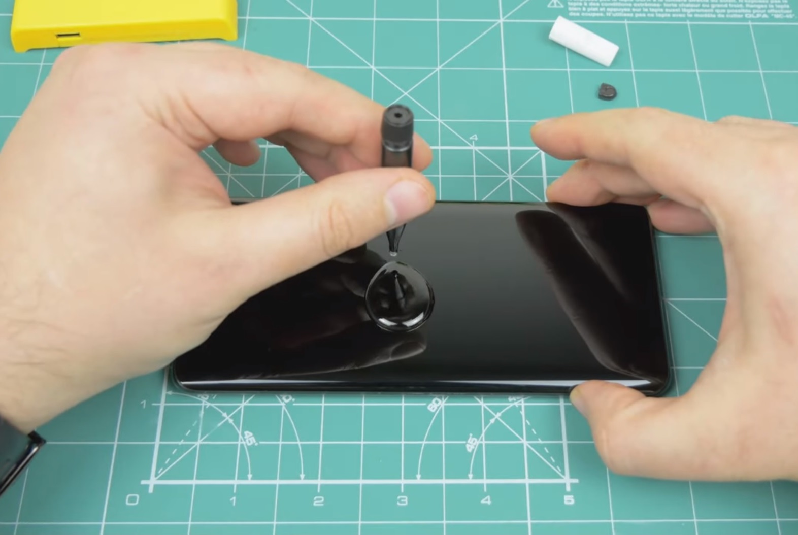 Gehärtetes Glas T-Max Mobile Liquid Full Glue 3D UV Tempered Glass.
